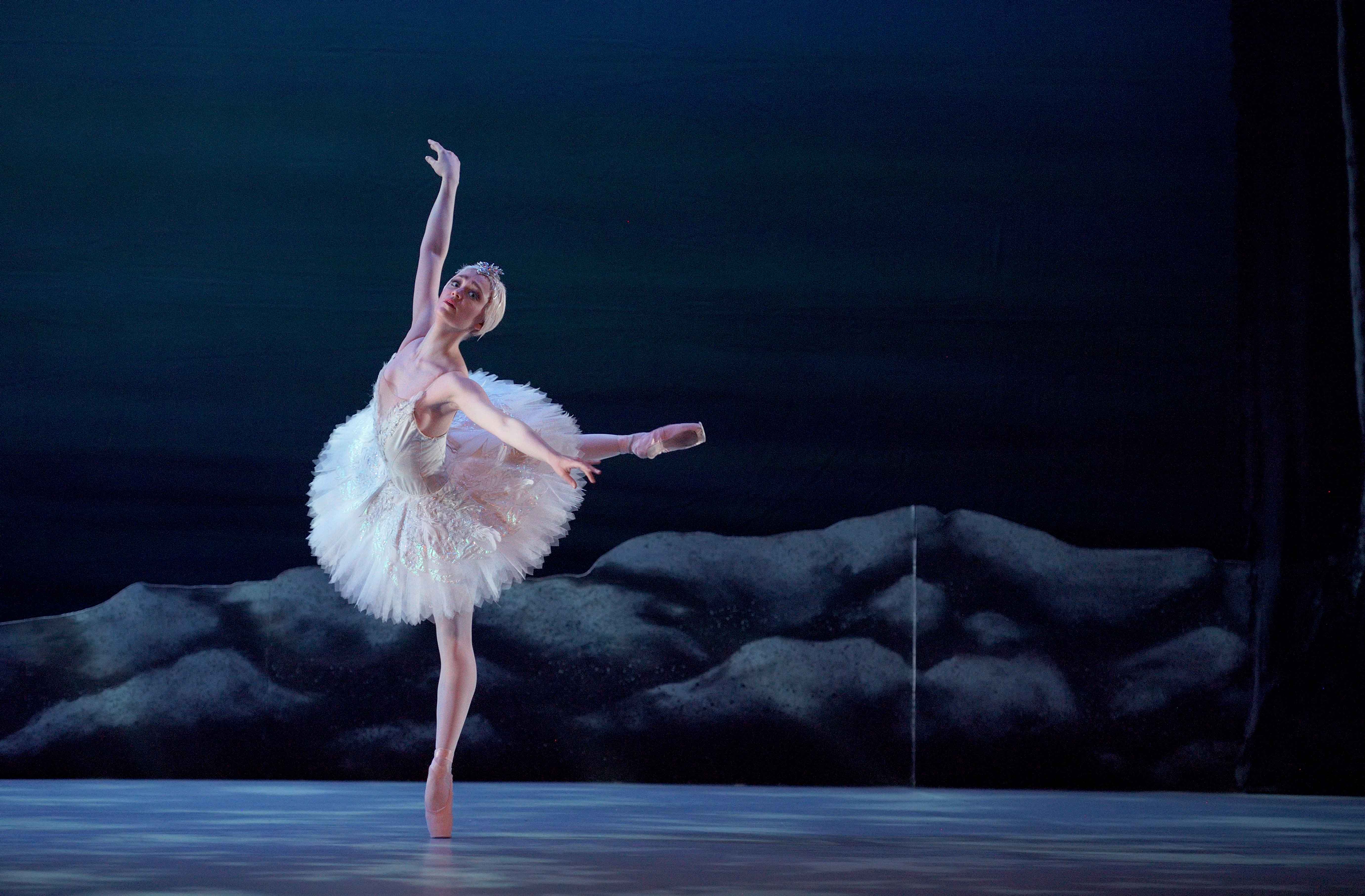Chloe-Keneally-as-Odette-in-My-First-Ballet-Swan-Lake-©-Laurent.