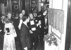 M King Charles III unveils a plaque with Geoffrey Thompson OBE